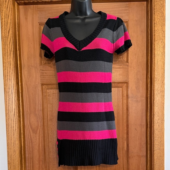 Lipstick Dresses & Skirts - Lipstick Boutique Women’s Size L Vibrant Pink, Gray, Black Sweater Dress
